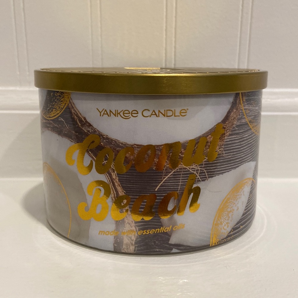 Yankee Candle ‘Coconut Beach’ 🏝️ candle 🕯️
